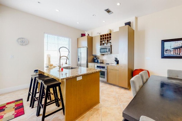 Diamond Beach Condos image 19