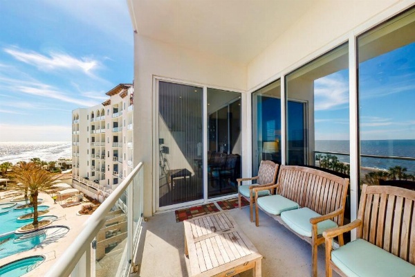 Diamond Beach Condos image 28